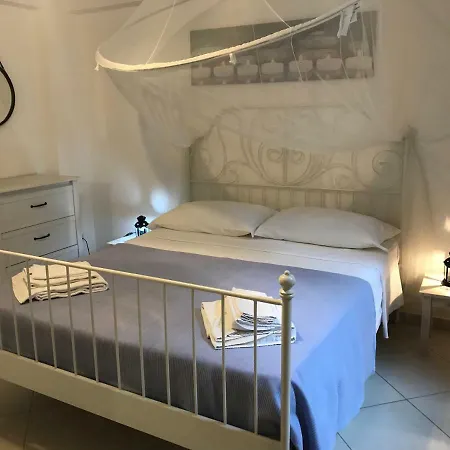 Le Casuzze Del Lido Burrone Apartamento