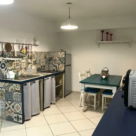 Le Casuzze Del Lido Burrone Apartamento