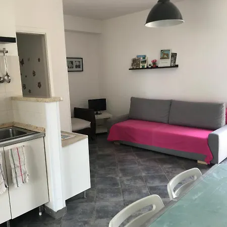 Le Casuzze Del Lido Burrone Apartment