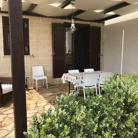 Le Casuzze Del Lido Burrone Apartment *